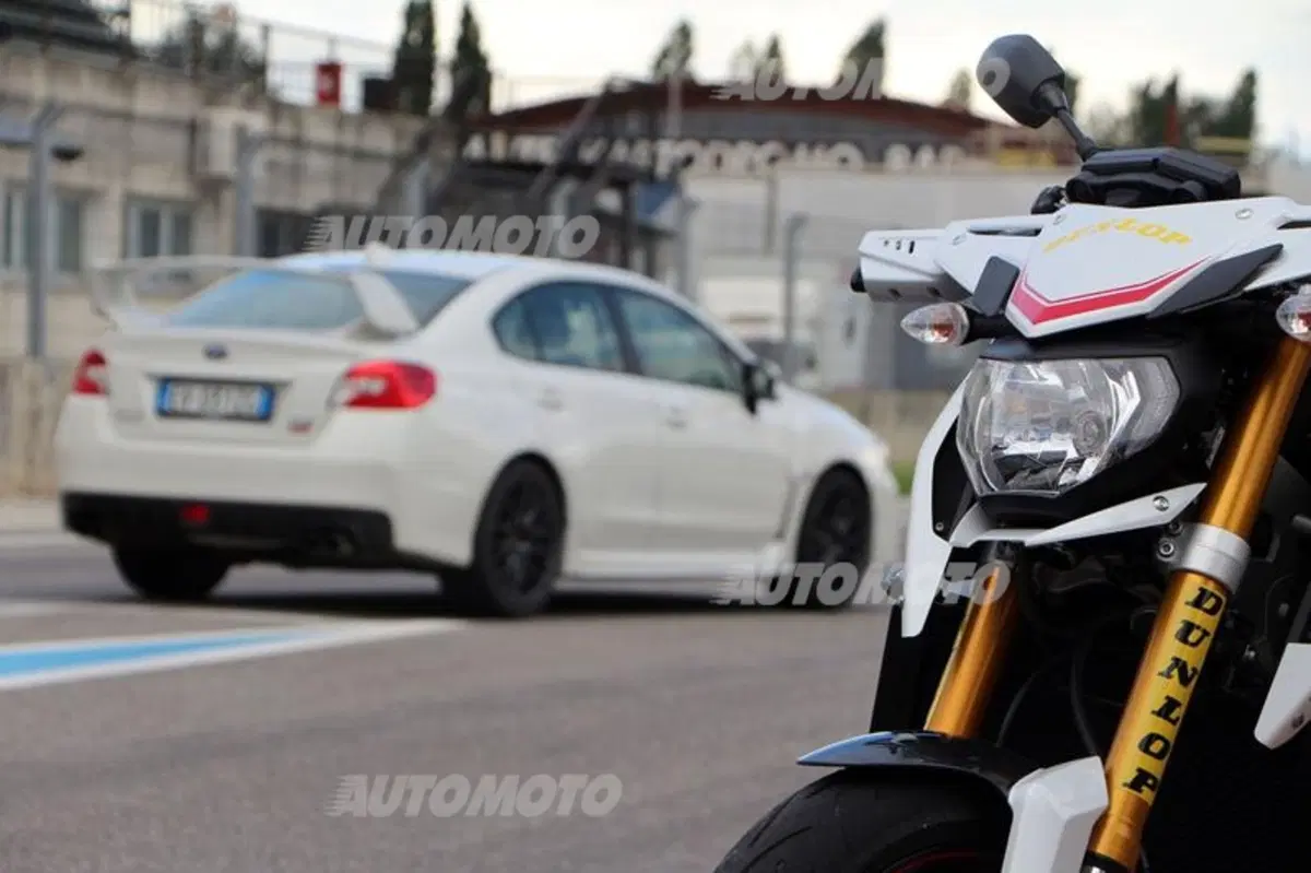 Subaru WRX STi feat Yamaha MT-09 Street Rally: la sfida in pista! (17)