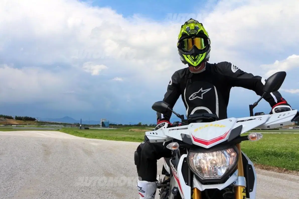 Subaru WRX STi feat Yamaha MT-09 Street Rally: la sfida in pista! (20)
