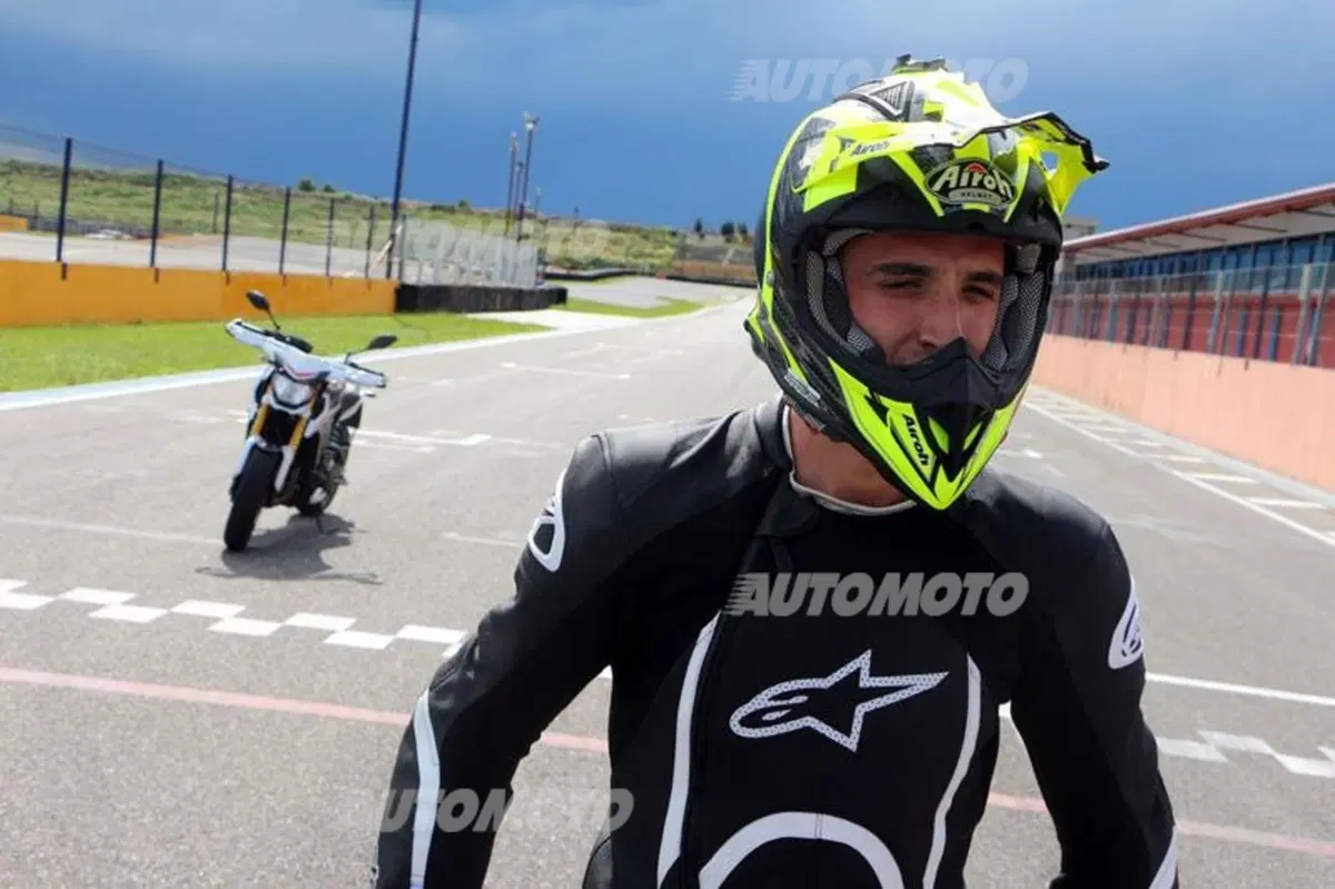Subaru WRX STi feat Yamaha MT-09 Street Rally: la sfida in pista! (21)