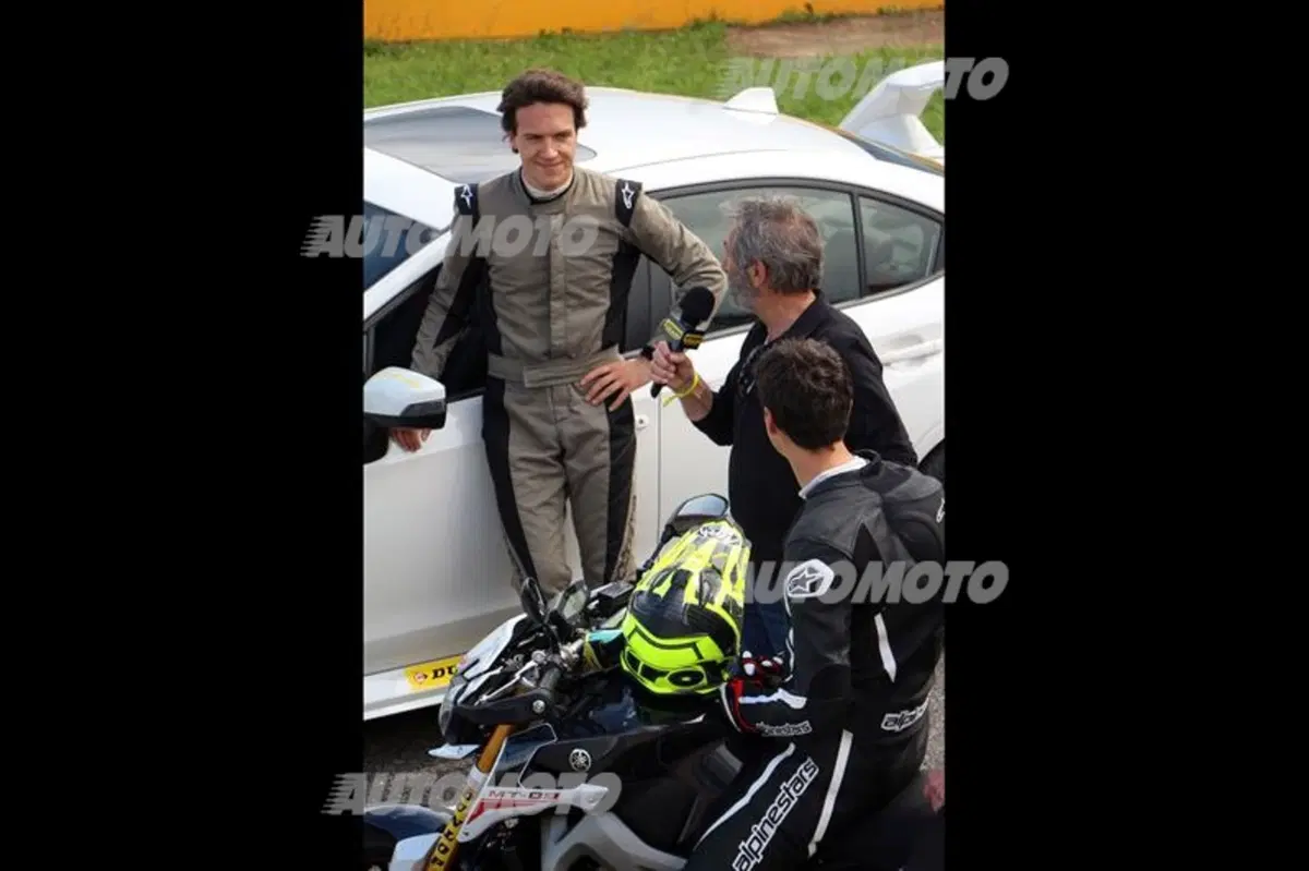 Subaru WRX STi feat Yamaha MT-09 Street Rally: la sfida in pista! (23)
