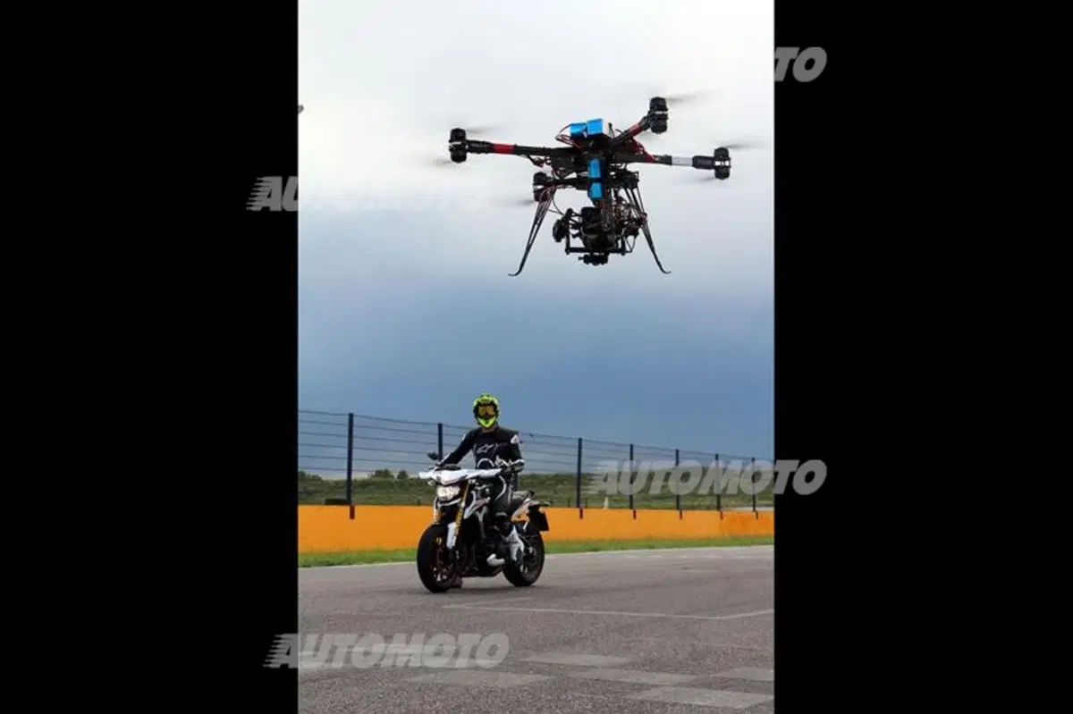 Subaru WRX STi feat Yamaha MT-09 Street Rally: la sfida in pista! (24)