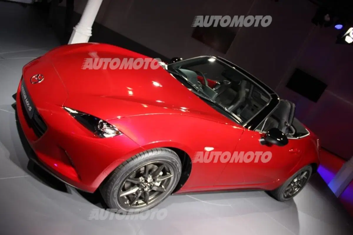 Rice: «Il design della nuova MX-5 esprime la sua fenomenale agilità su strada» (31)