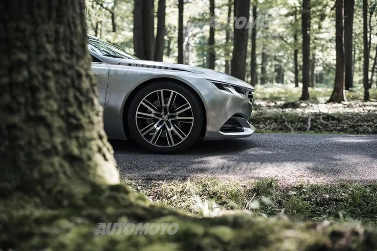 Peugeot Exalt: a Parigi una nuova variante della concept del Leone (4)