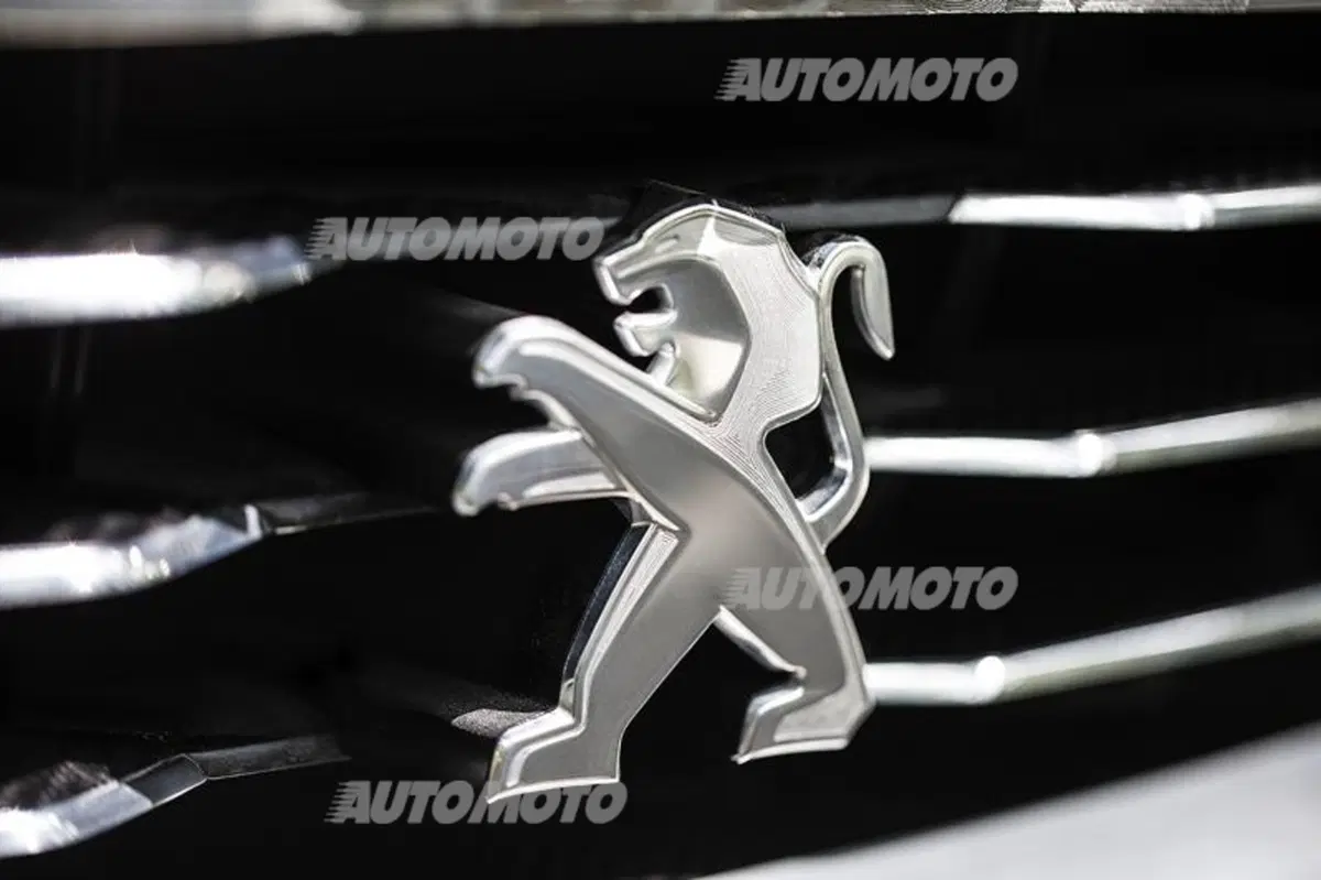 Peugeot Exalt: a Parigi una nuova variante della concept del Leone (12)