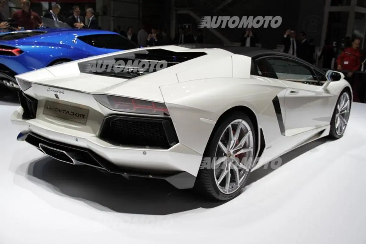Lamborghini al Salone di Parigi 2014 (16)