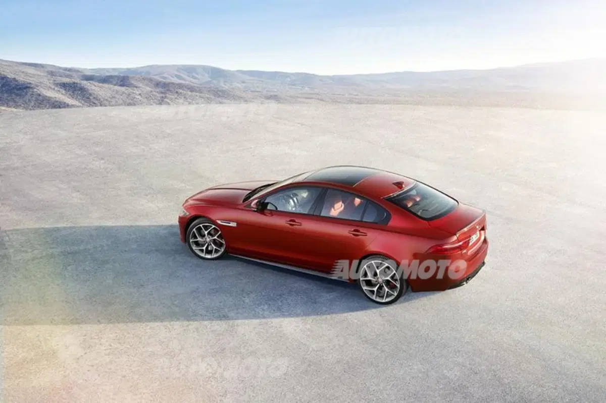Jaguar XE: prime foto ufficiali. Costa 37.750 euro (7)