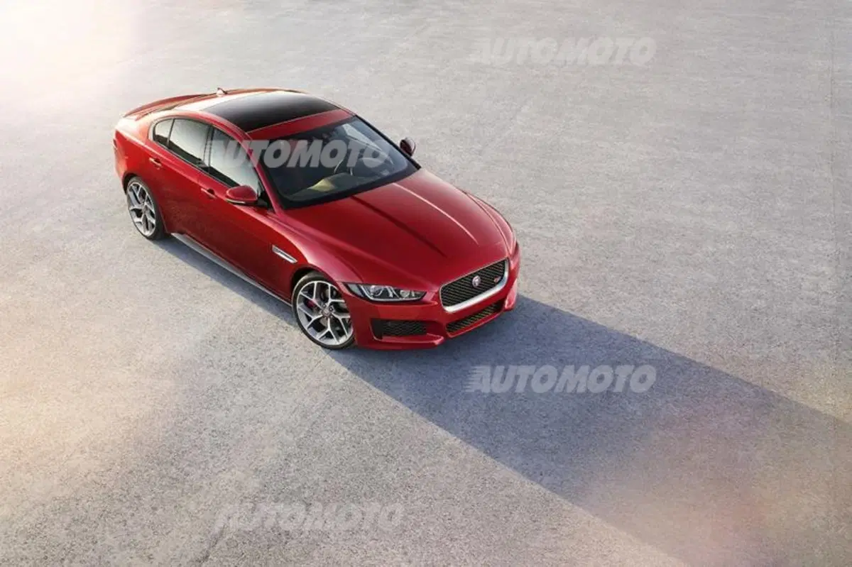 Jaguar XE: prime foto ufficiali. Costa 37.750 euro (9)