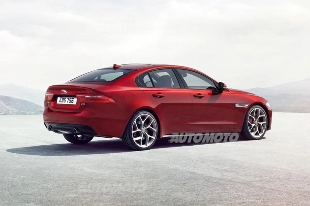 Jaguar XE: prime foto ufficiali. Costa 37.750 euro (11)