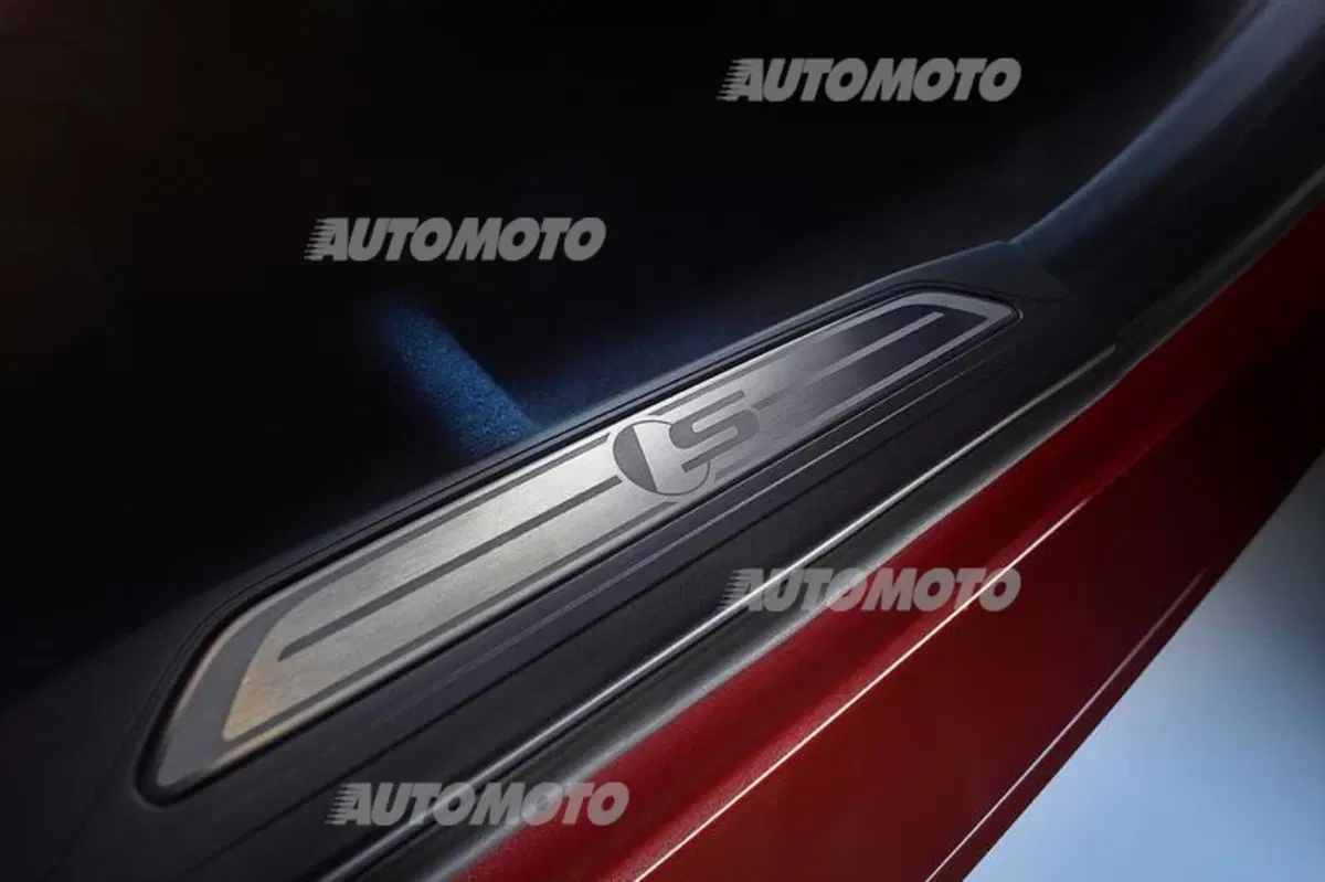 Jaguar XE: prime foto ufficiali. Costa 37.750 euro (15)