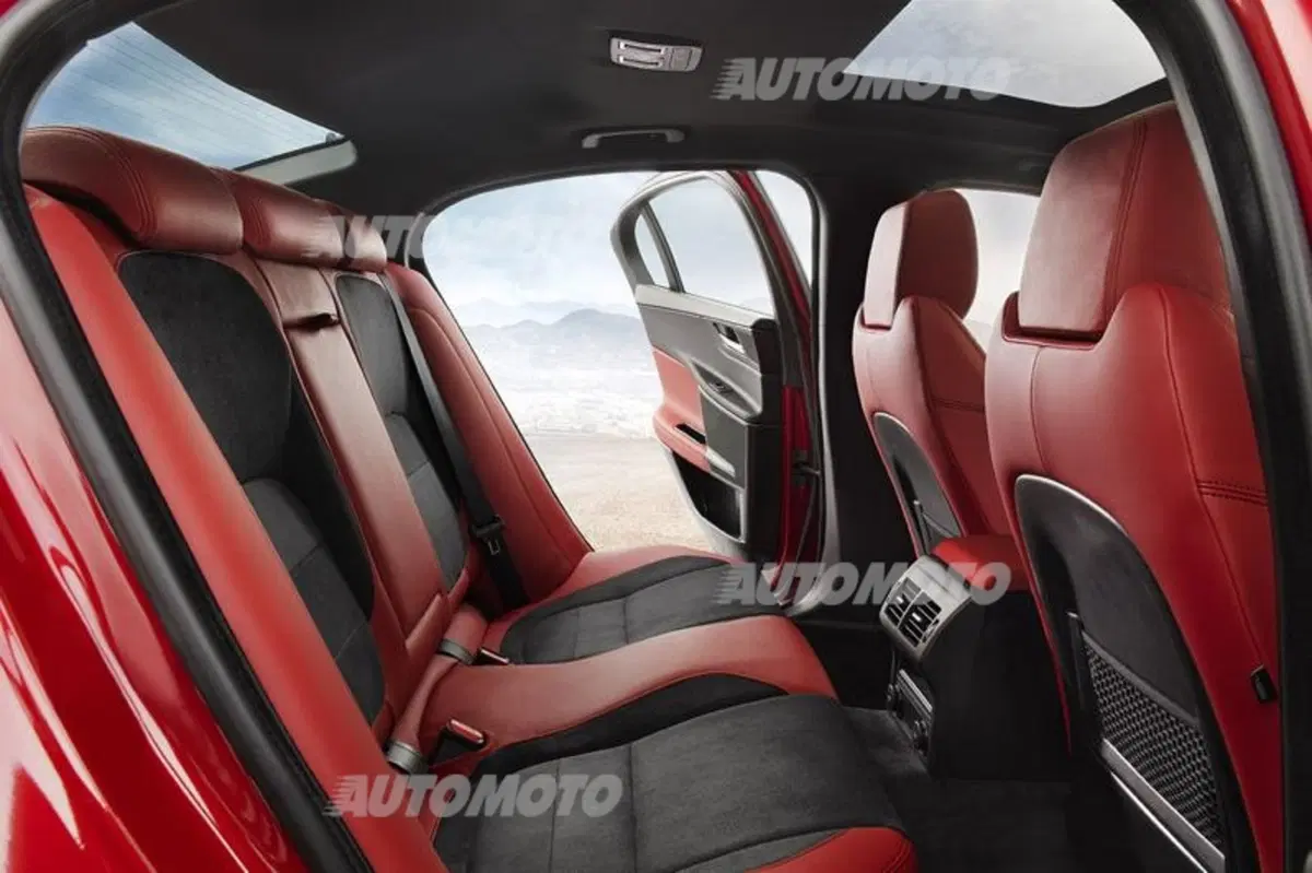 Jaguar XE: prime foto ufficiali. Costa 37.750 euro (20)