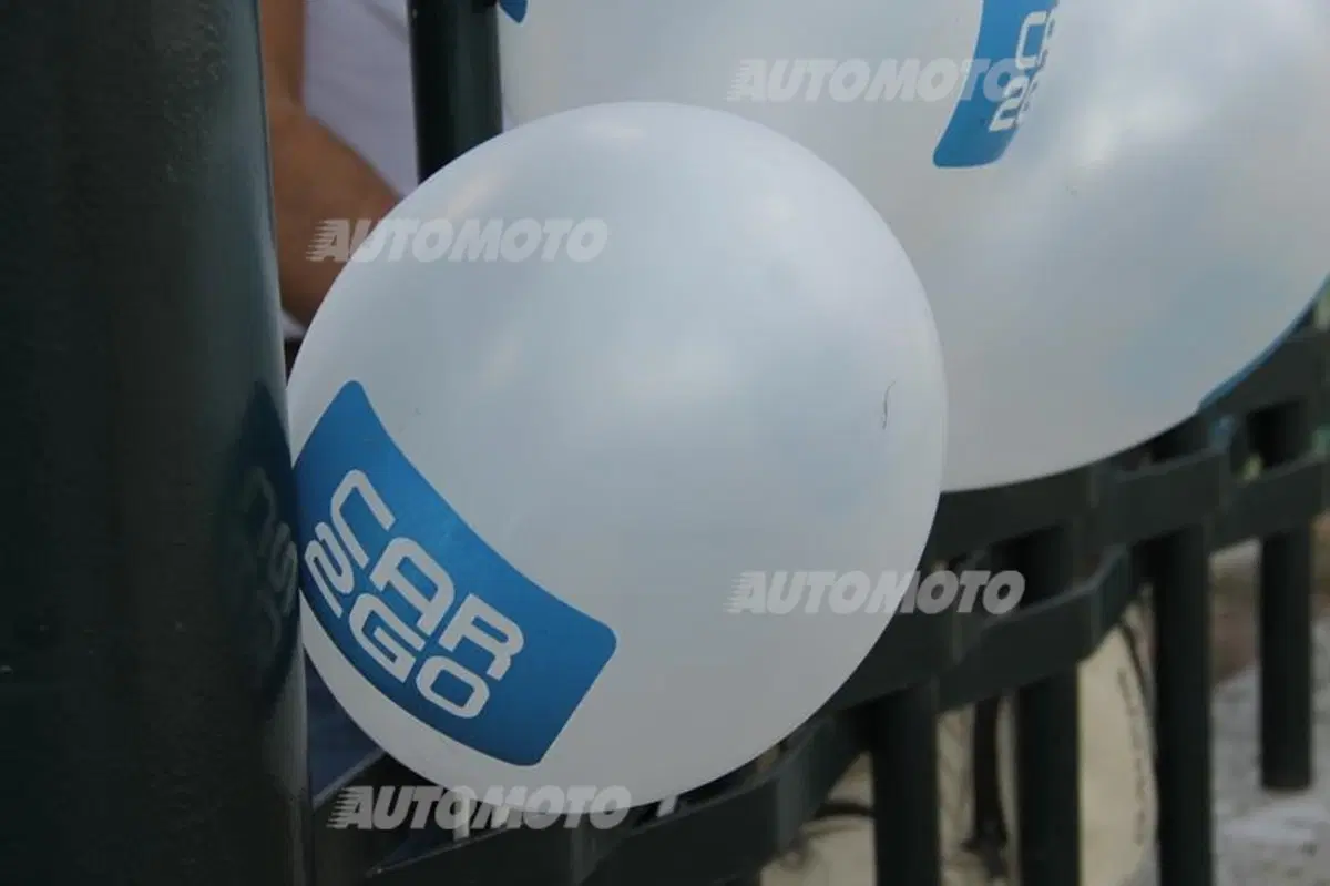 car2go compie un anno in Italia: auguri alle smart bianco-azzurre (3)