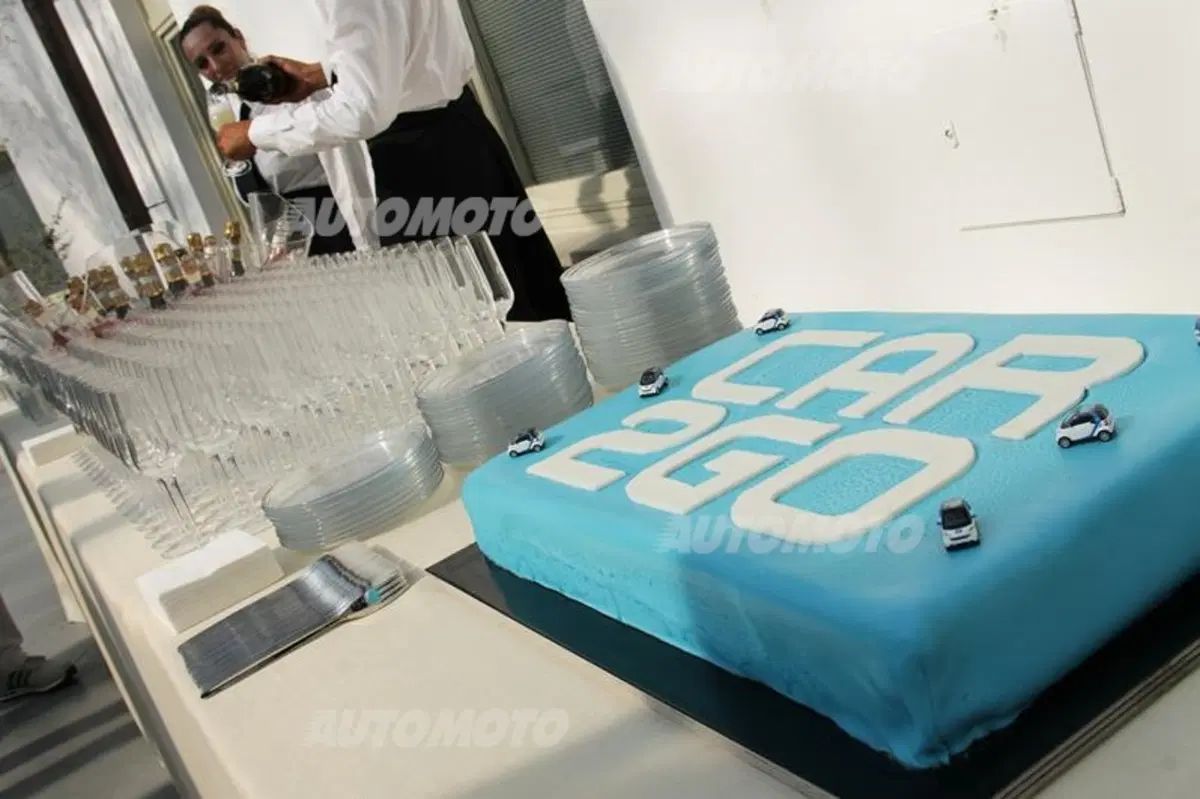 car2go compie un anno in Italia: auguri alle smart bianco-azzurre (4)