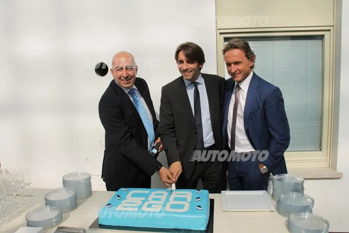 car2go compie un anno in Italia: auguri alle smart bianco-azzurre (6)