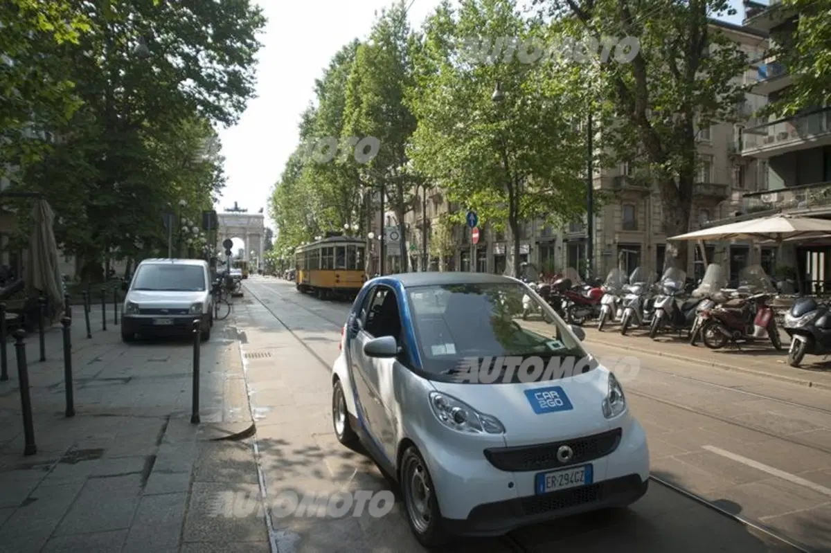 car2go compie un anno in Italia: auguri alle smart bianco-azzurre (11)