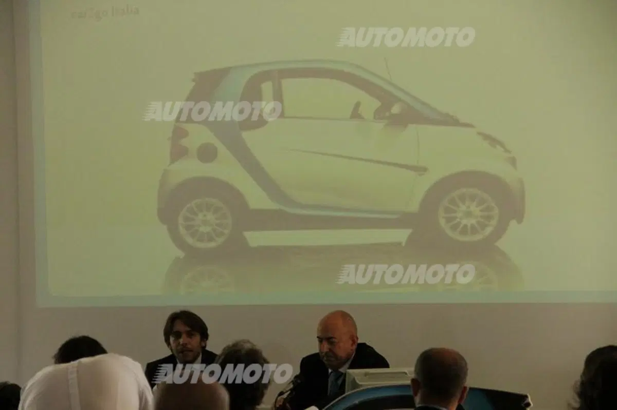 car2go compie un anno in Italia: auguri alle smart bianco-azzurre (13)