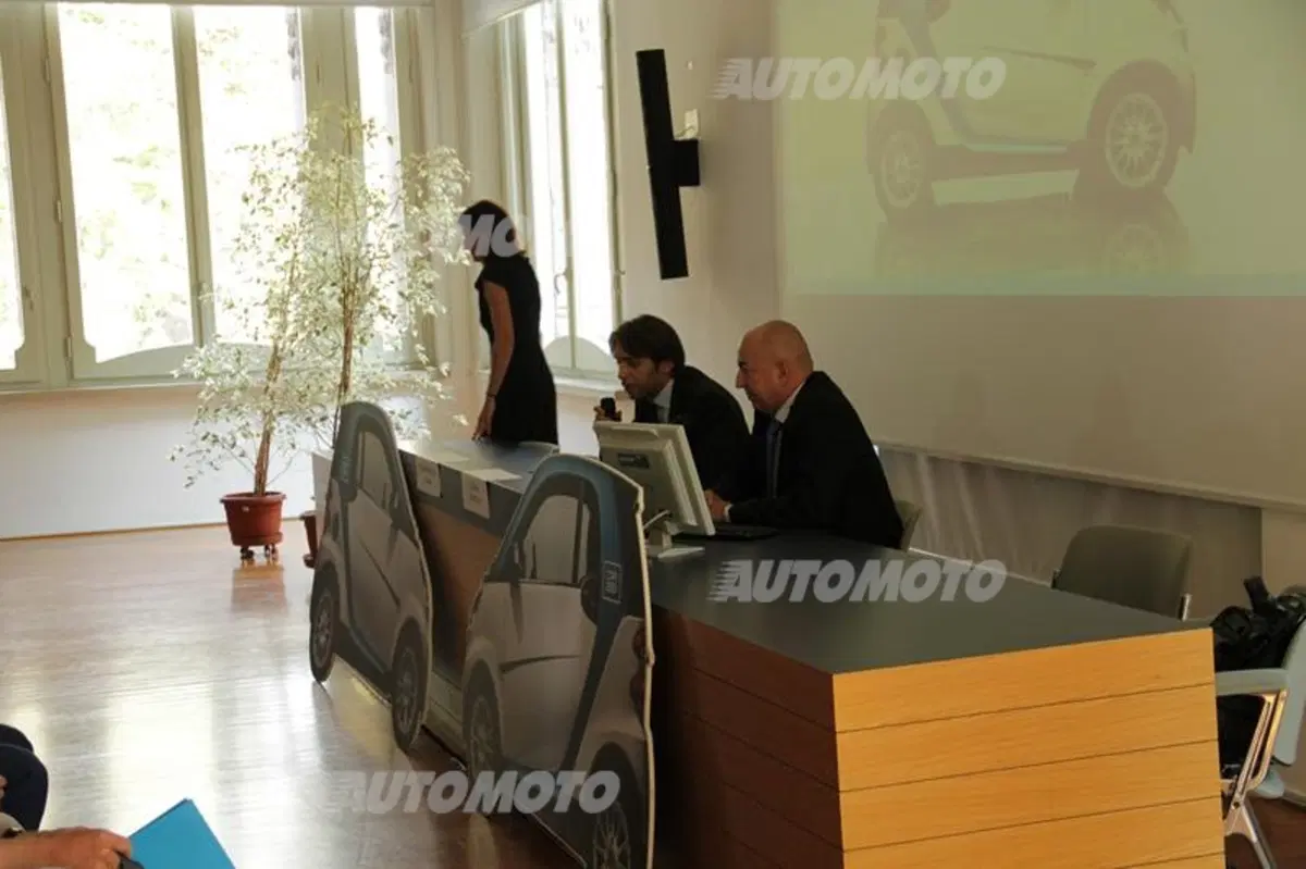 car2go compie un anno in Italia: auguri alle smart bianco-azzurre (16)