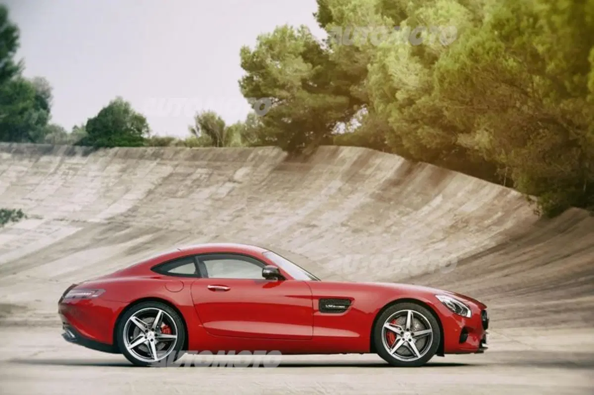 Mercedes AMG GT: tutte le foto e le informazioni ufficiali (13)