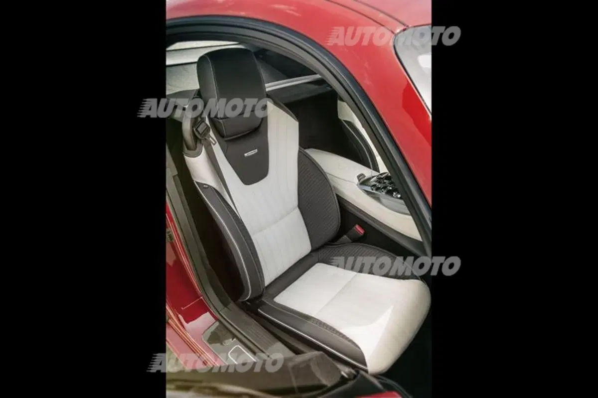 Mercedes AMG GT: tutte le foto e le informazioni ufficiali (32)