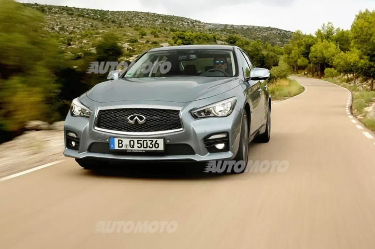 Infiniti Q50 2.0 benzina da 211 CV: i prezzi