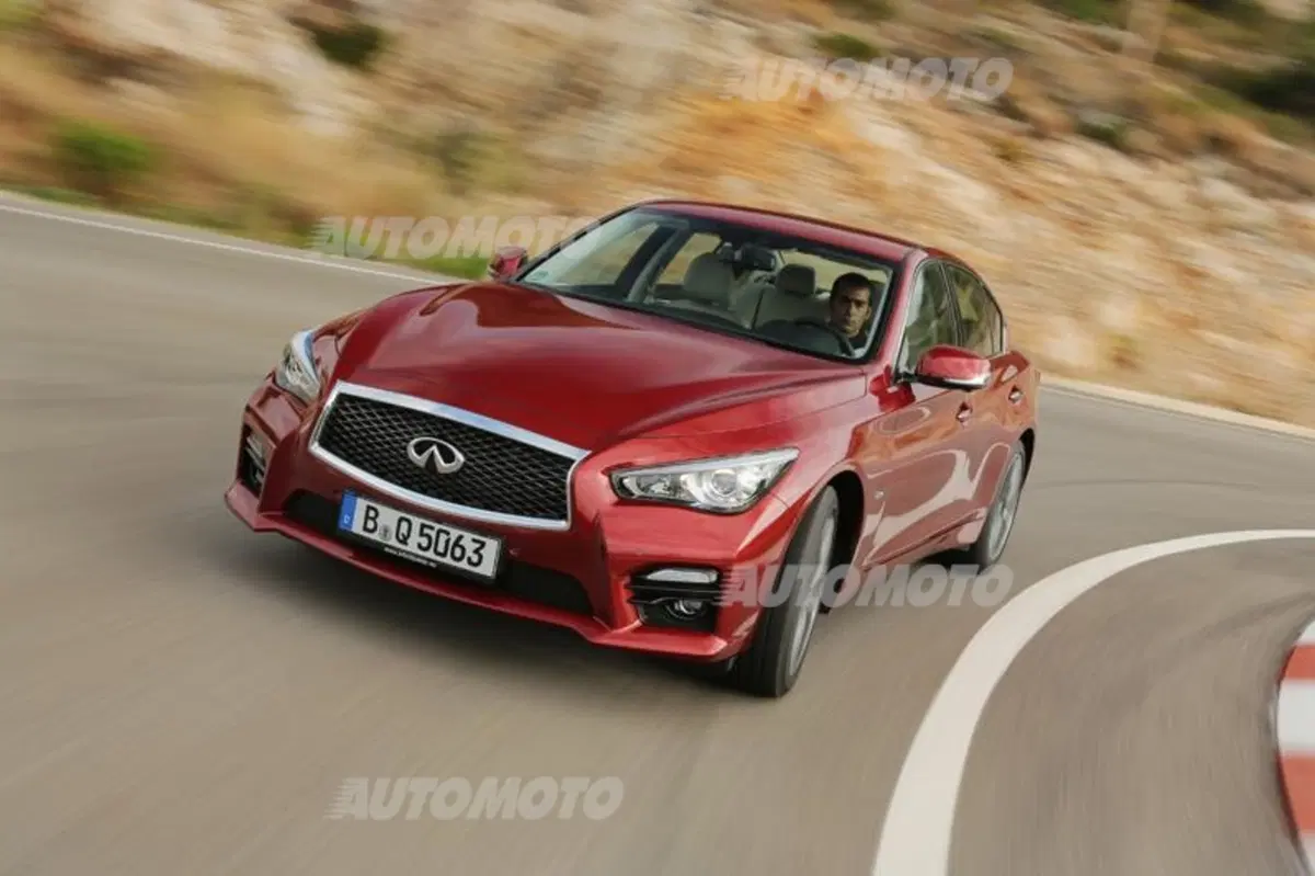 Infiniti Q50 2.0 benzina da 211 CV: i prezzi (3)