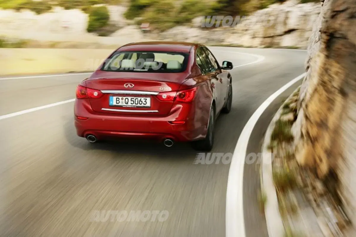 Infiniti Q50 2.0 benzina da 211 CV: i prezzi (4)