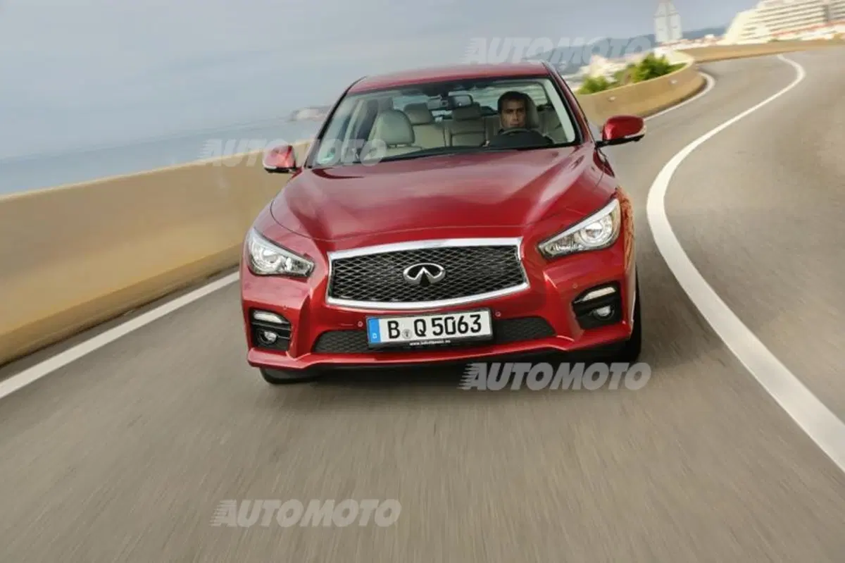 Infiniti Q50 2.0 benzina da 211 CV: i prezzi (5)