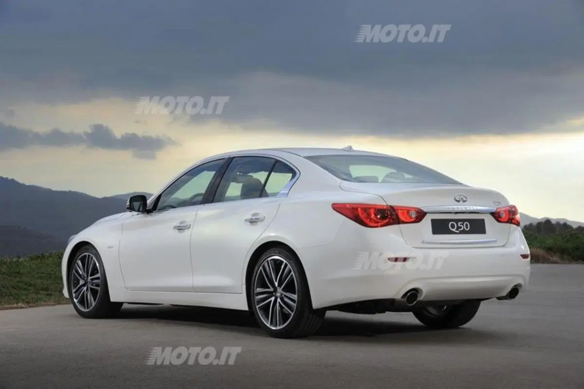 Infiniti Q50 2.0 benzina da 211 CV: i prezzi (8)