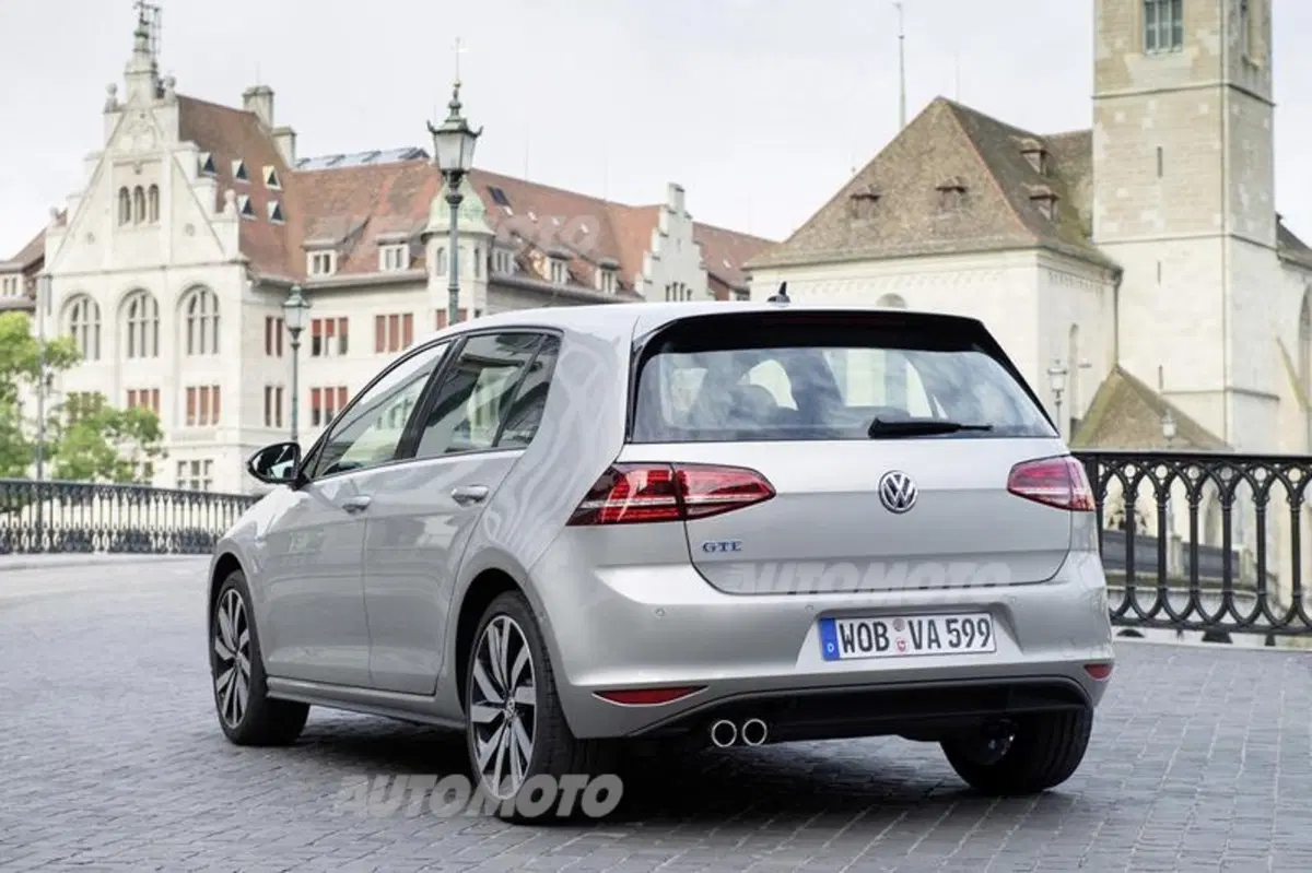 Quanto costa la Volkswagen Golf GTE: ecco i prezzi di listino (7)