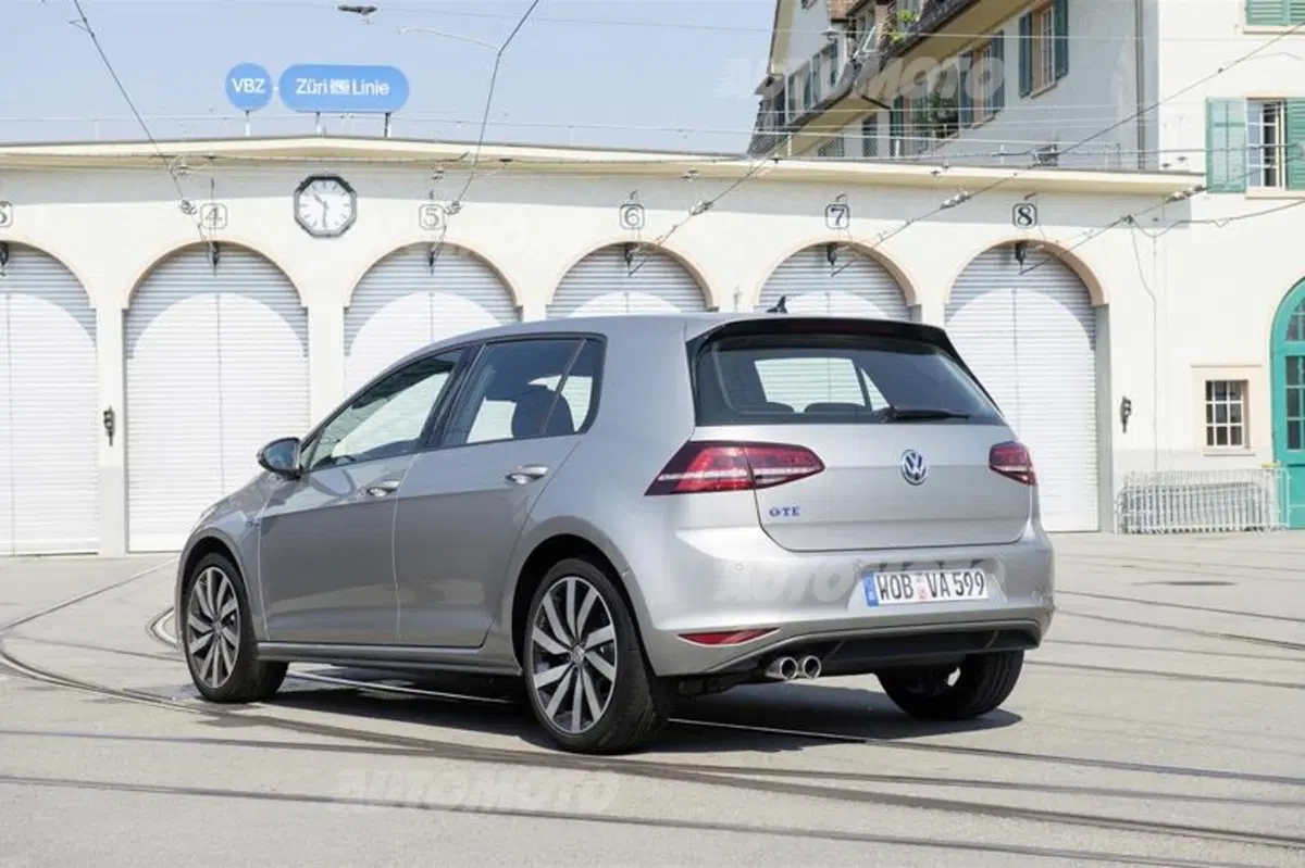 Quanto costa la Volkswagen Golf GTE: ecco i prezzi di listino (8)