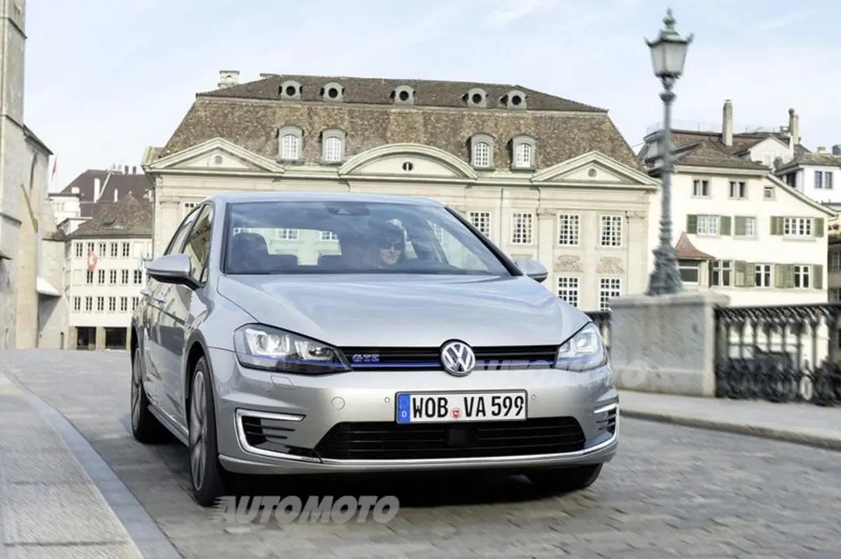 Quanto costa la Volkswagen Golf GTE: ecco i prezzi di listino (9)