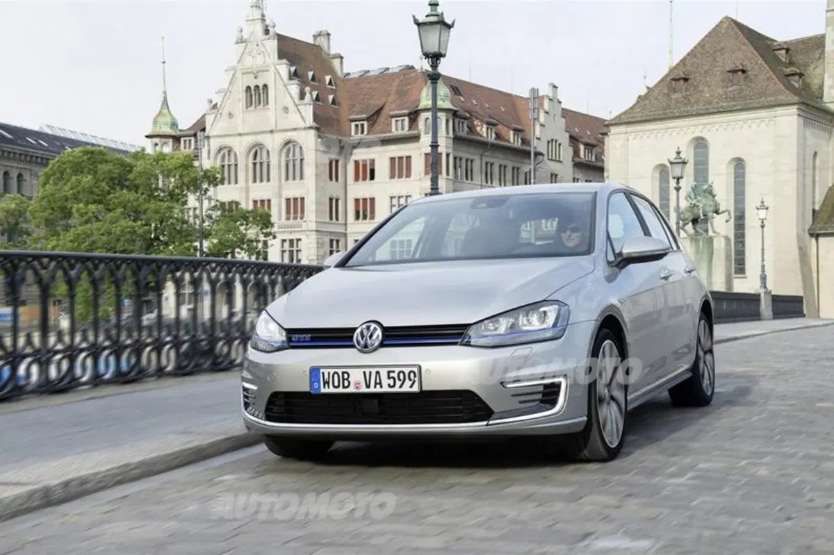 Quanto costa la Volkswagen Golf GTE: ecco i prezzi di listino (10)