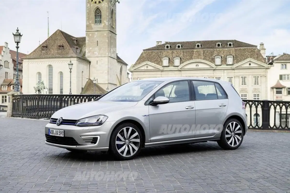 Quanto costa la Volkswagen Golf GTE: ecco i prezzi di listino (14)