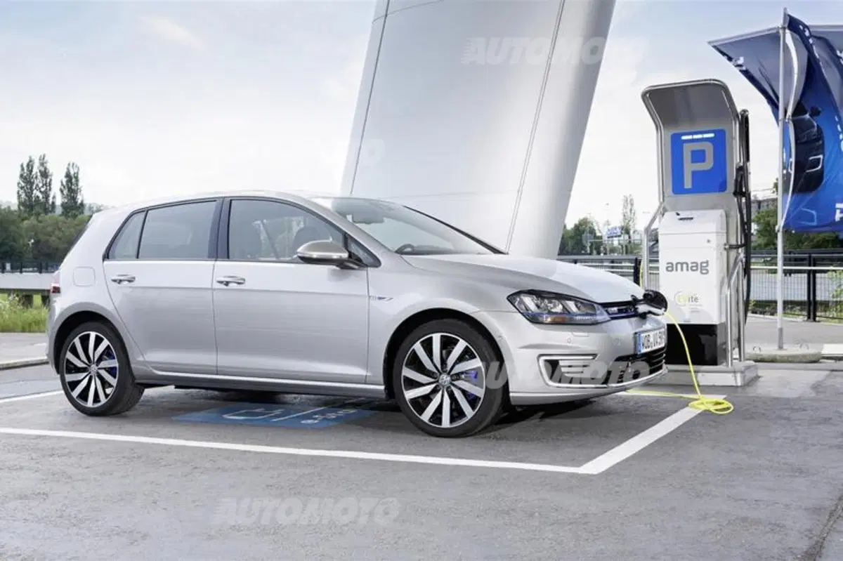 Quanto costa la Volkswagen Golf GTE: ecco i prezzi di listino (16)