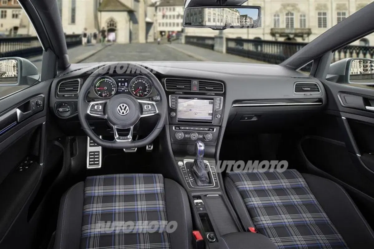 Quanto costa la Volkswagen Golf GTE: ecco i prezzi di listino (20)