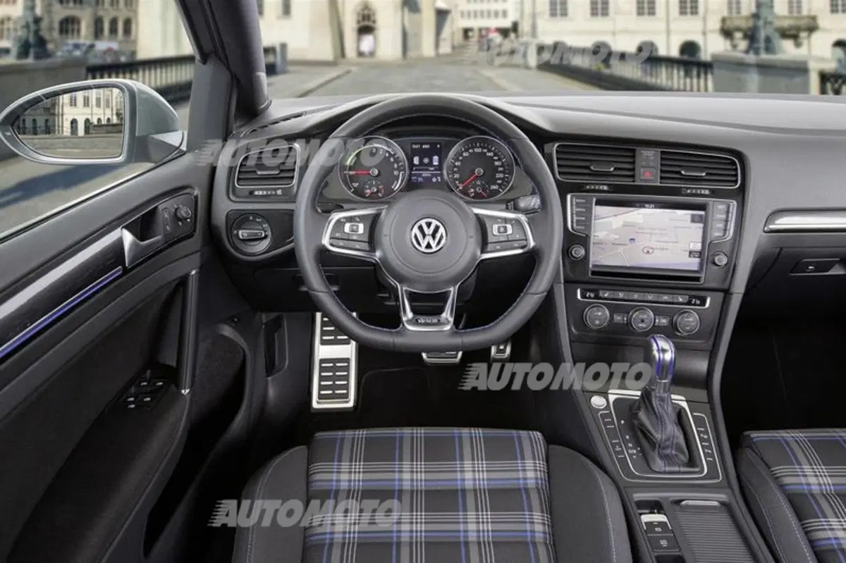 Quanto costa la Volkswagen Golf GTE: ecco i prezzi di listino (21)