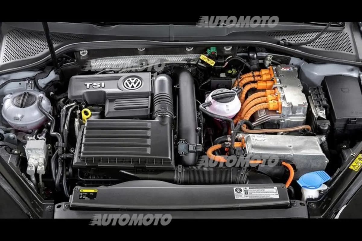 Quanto costa la Volkswagen Golf GTE: ecco i prezzi di listino (24)