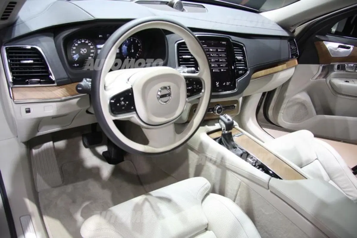 Volvo al Salone di Parigi 2014 (12)