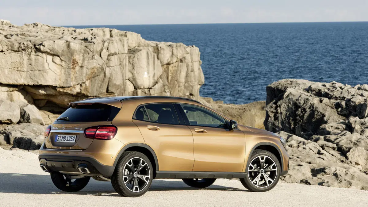 Mercedes GLA restyling, debutto al Salone di Detroit 2017  (7)