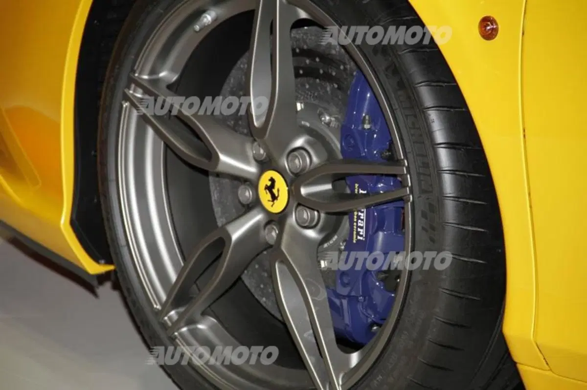 Ferrari al Salone di Parigi 2014 (8)