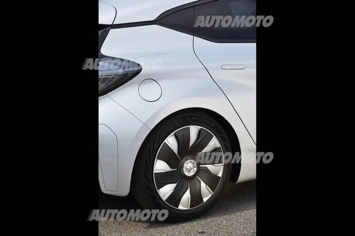 Renault Eolab concept: anche la Losanga vuole l'ibrido (8)