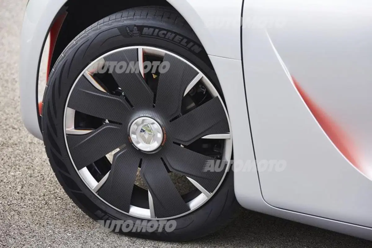 Renault Eolab concept: anche la Losanga vuole l'ibrido (12)