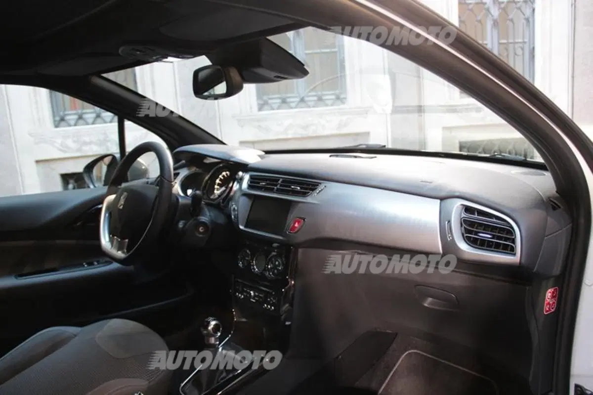 Citroen DS3 protagonista alla Vogue Fashion Night Out di Milano 2014 (33)