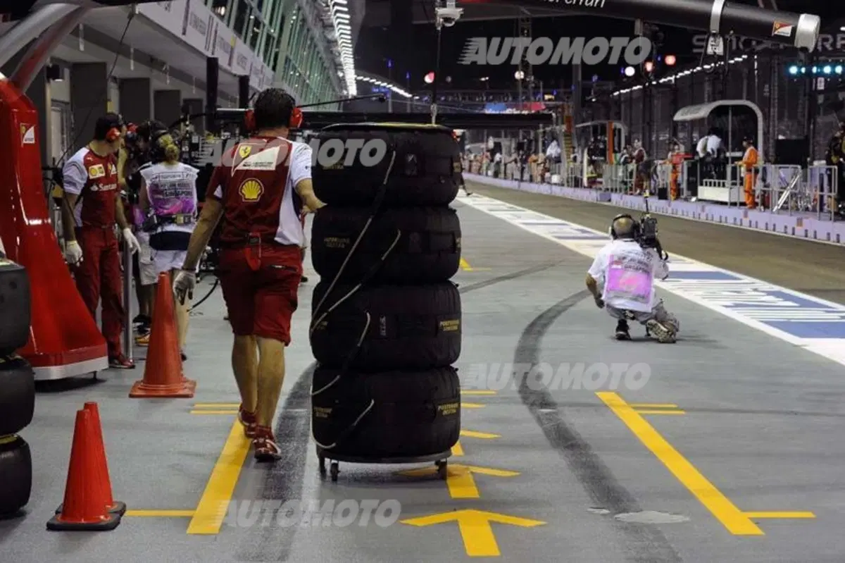 Formula 1 Singapore 2014: Hamilton domina le libere del venerdì (11)