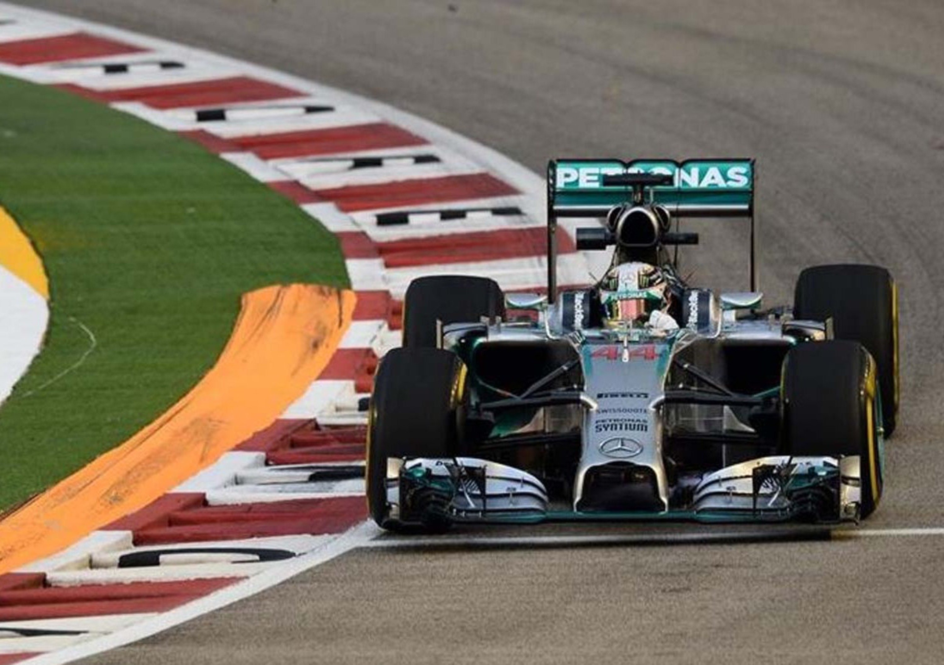 Formula 1 Singapore 2014: Hamilton conquista la pole
