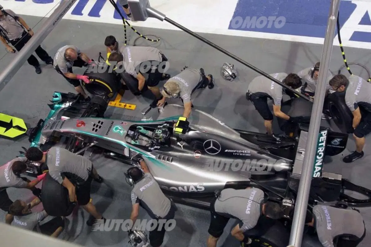 Formula 1 Singapore 2014: Hamilton conquista la pole (11)