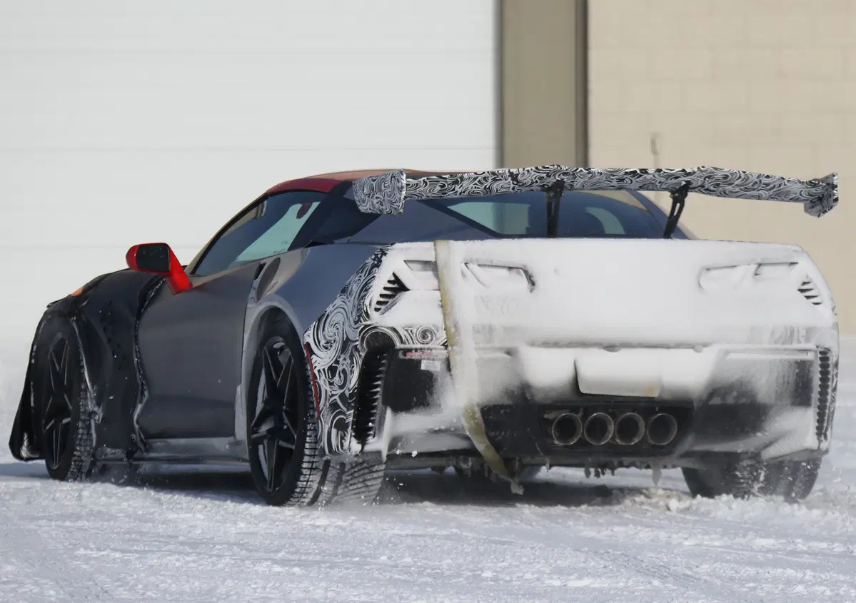 Nuova Corvette ZR1: spiata nel freddo nord, arriver&agrave; nel 2018