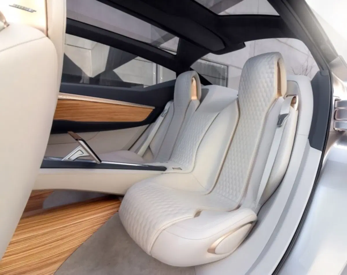 Nissan Vmotion 2.0: a Detroit arriva la berlina del futuro (9)