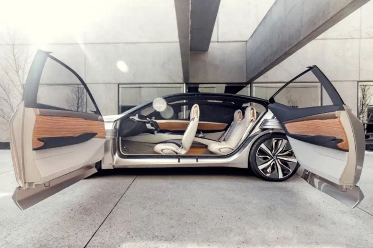 Nissan Vmotion 2.0: a Detroit arriva la berlina del futuro (14)