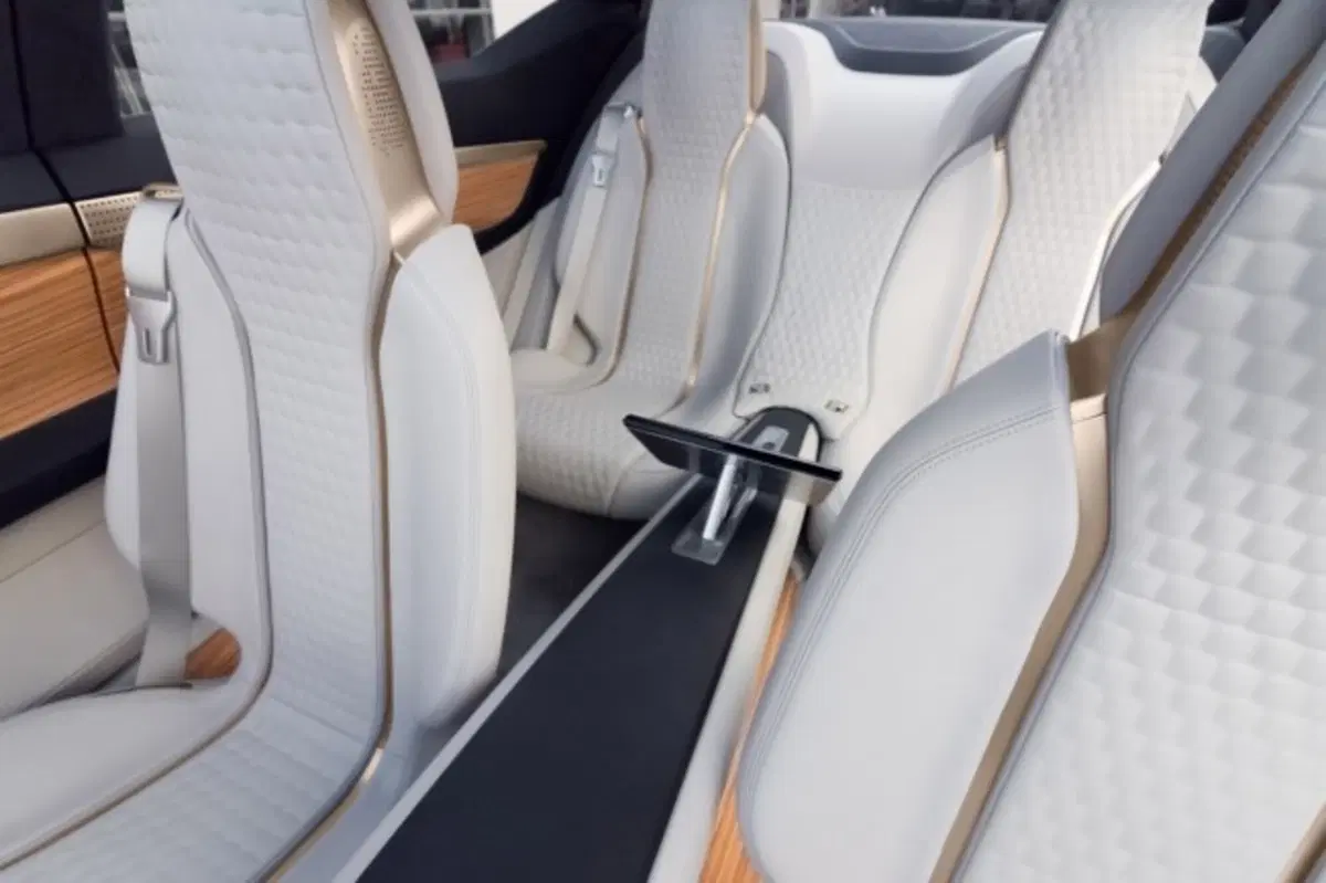 Nissan Vmotion 2.0: a Detroit arriva la berlina del futuro (17)