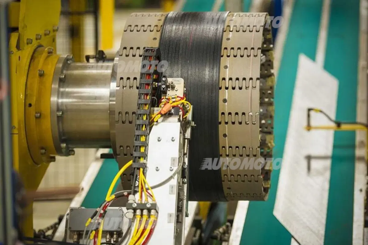 Goodyear: nelle stanze segrete dove nascono i pneumatici (11)